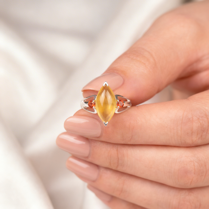 Zilveren ring met honingopaal