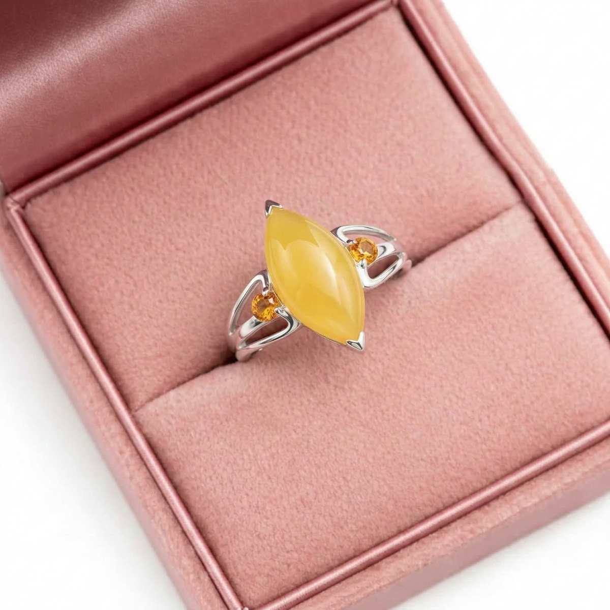 Zilveren ring met honingopaal