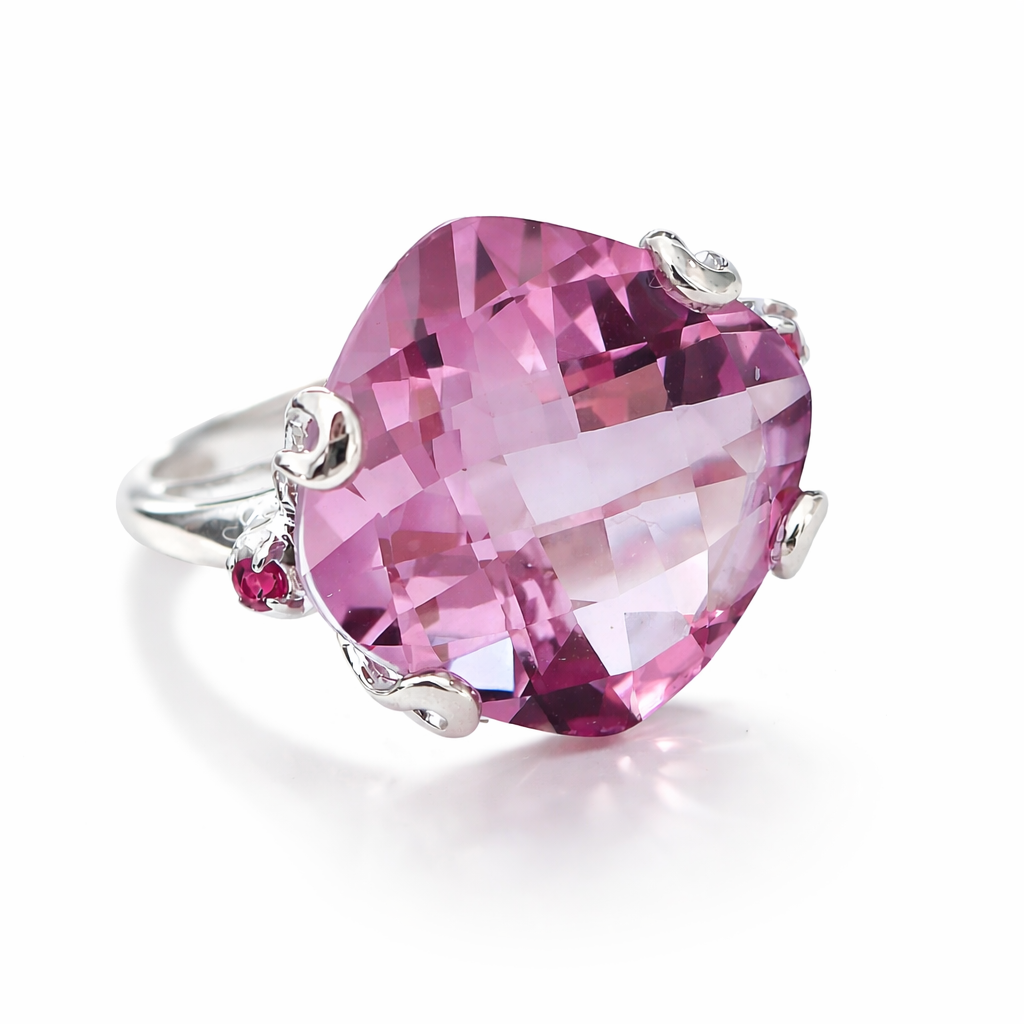 Ring with a cushion amethyst