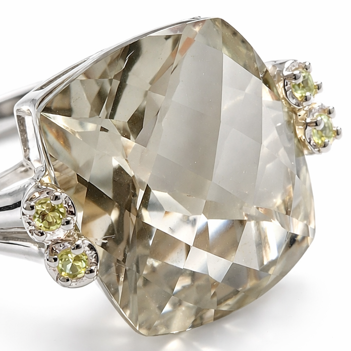 green cushion cocktail ring